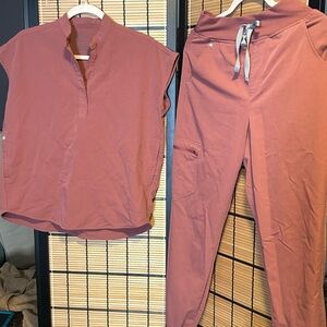 Figs Mauve Scrub Top and Jogger Pants Small
